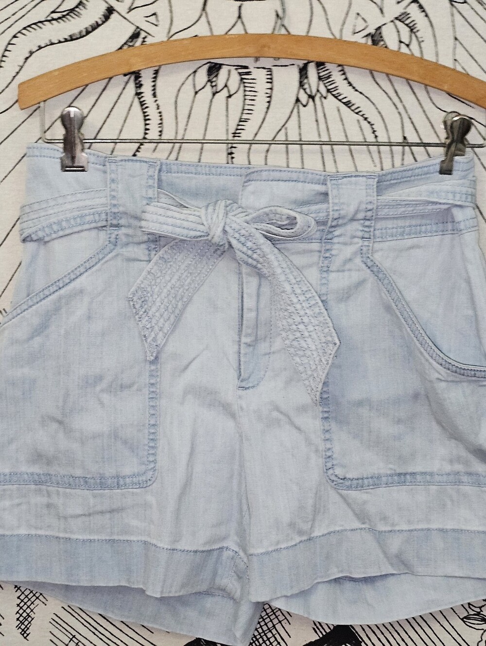 WHBM 30" WAIST Light Blue Paperbag Waist Tie Shorts - Women